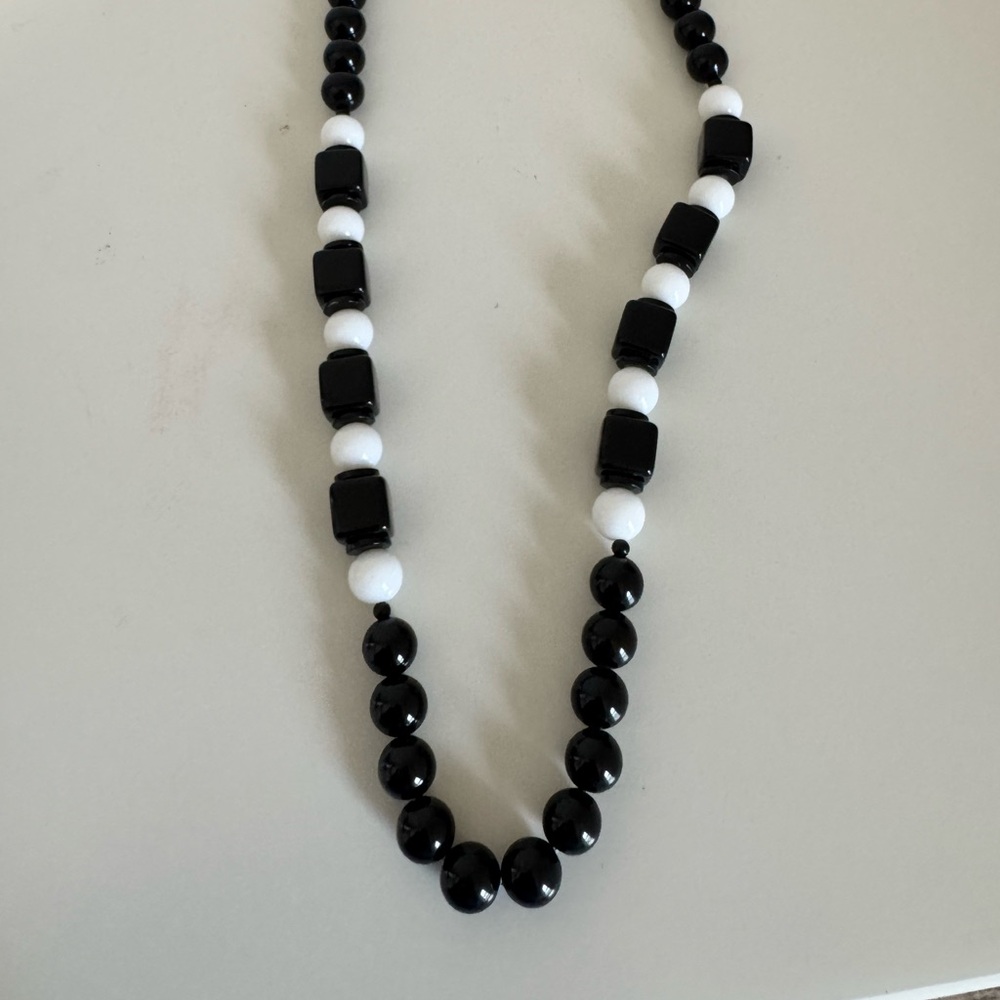 Vintage Black‎ and White Beaded Necklace